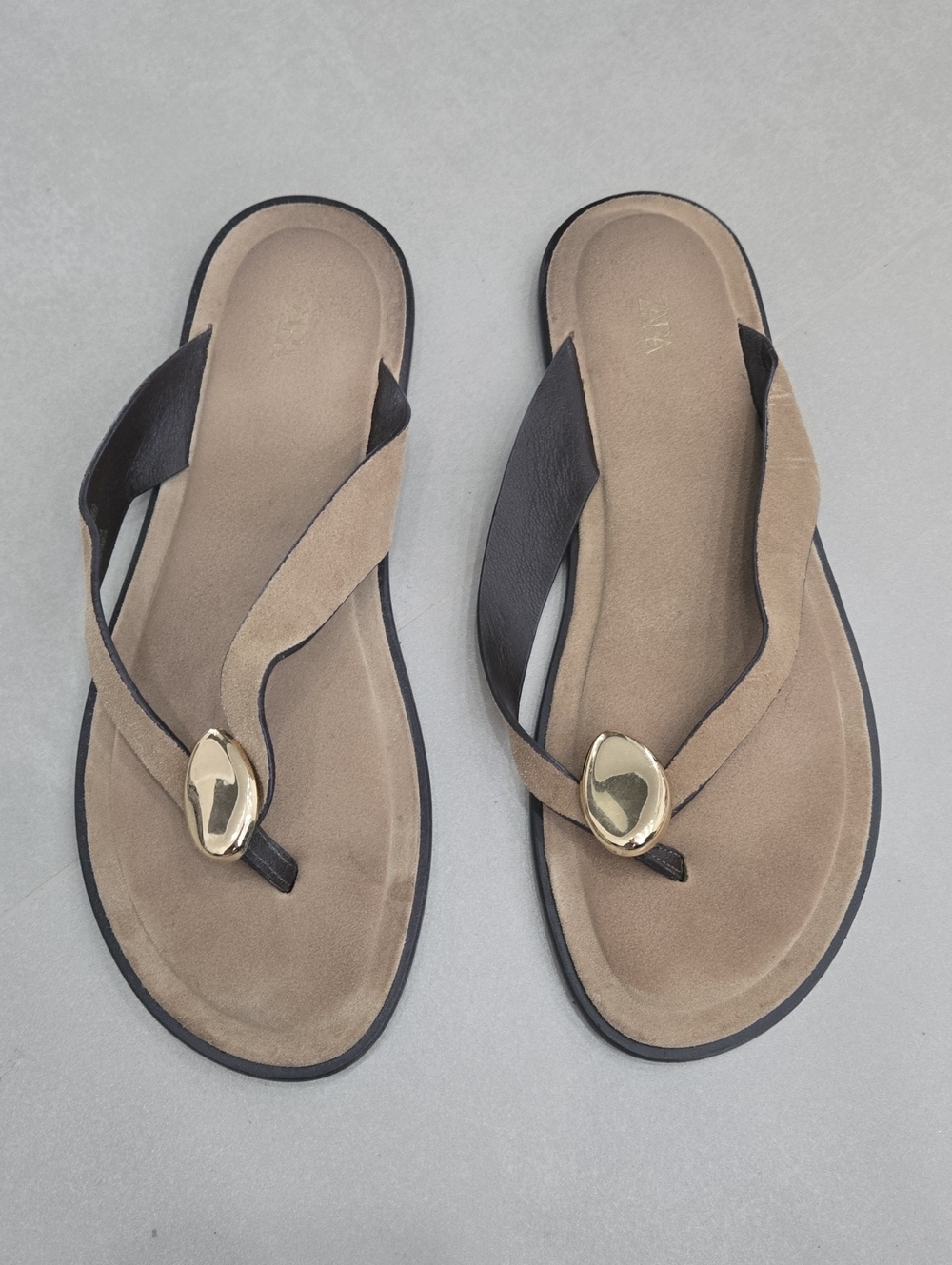 Zara Flat Split Suede Sandals with Metal Embellishment in tan suede Size 41/ 10